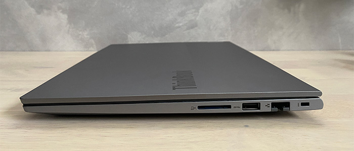 Lenovo ThinkBook 14 Gen 7 AMDのインターフェース